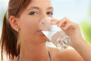 Ленивые люди пьют воду на диете